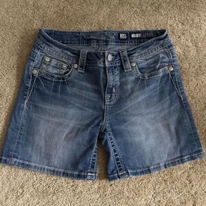 Miss Me mid short size 28